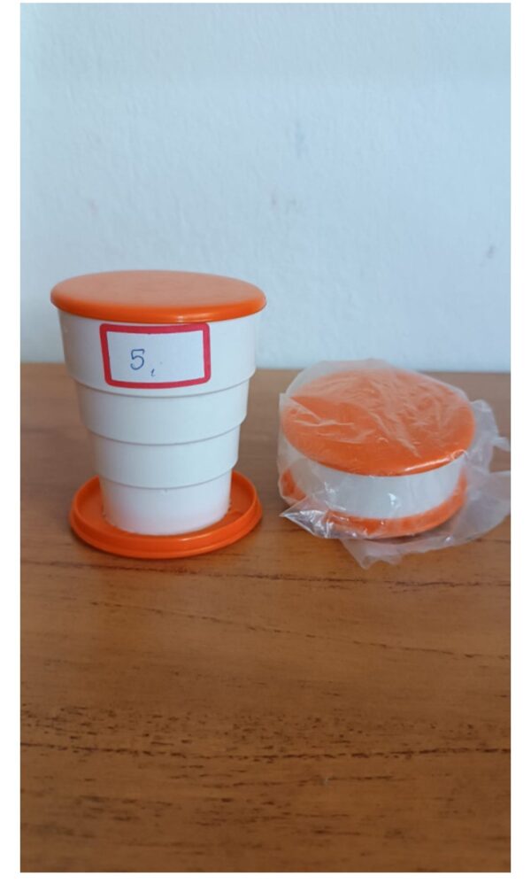 Copo retrátil